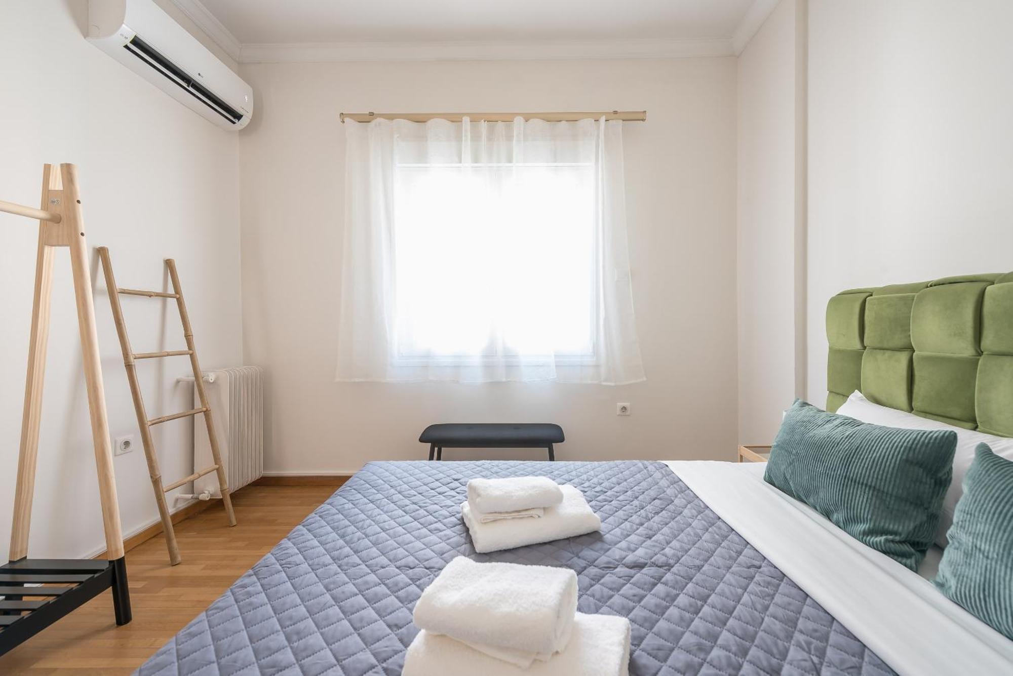 Stylish 2 Bd Urban Retreat Near Panormou Metro Apartment Athens Exterior photo
