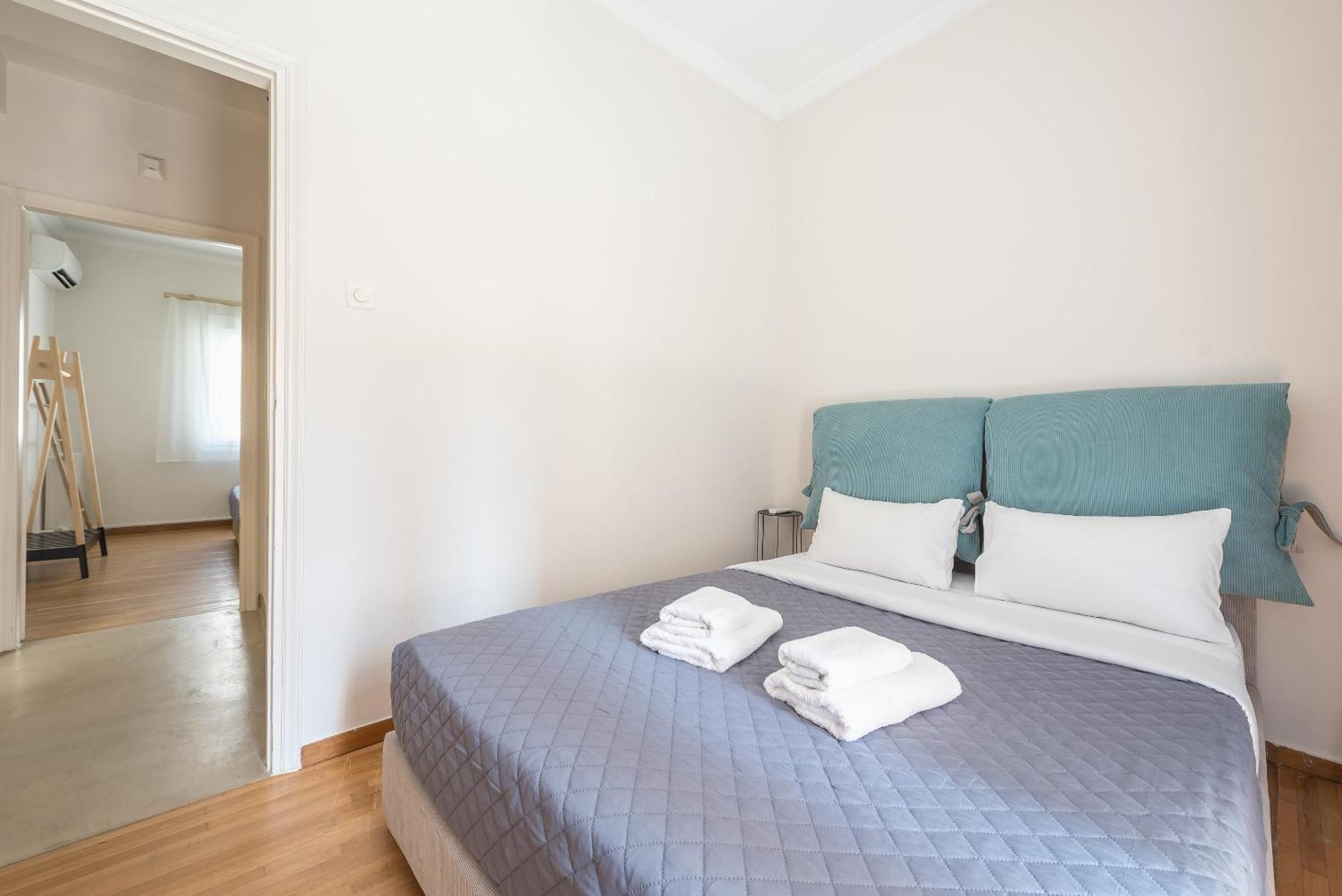 Stylish 2 Bd Urban Retreat Near Panormou Metro Apartment Athens Exterior photo