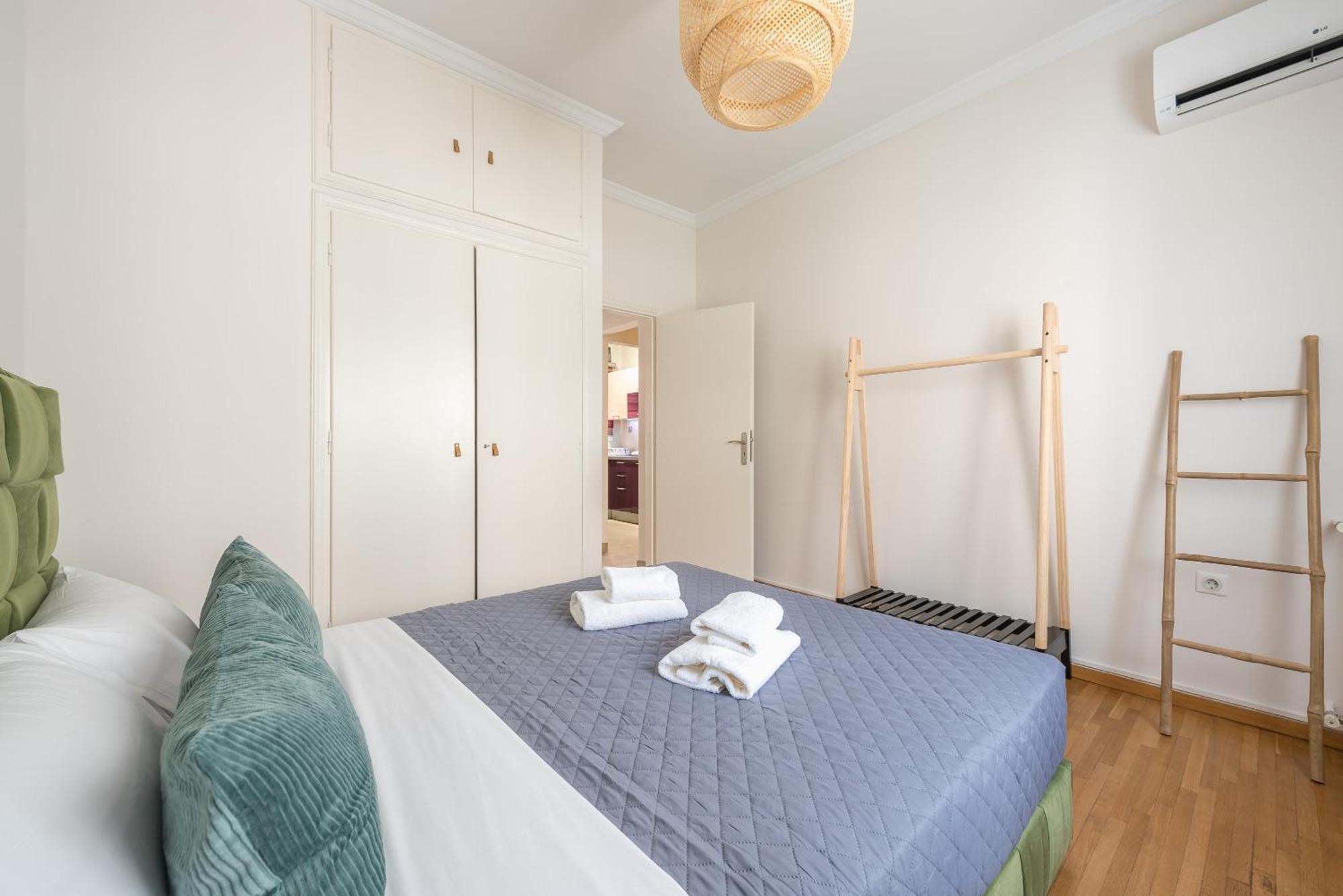 Stylish 2 Bd Urban Retreat Near Panormou Metro Apartment Athens Exterior photo