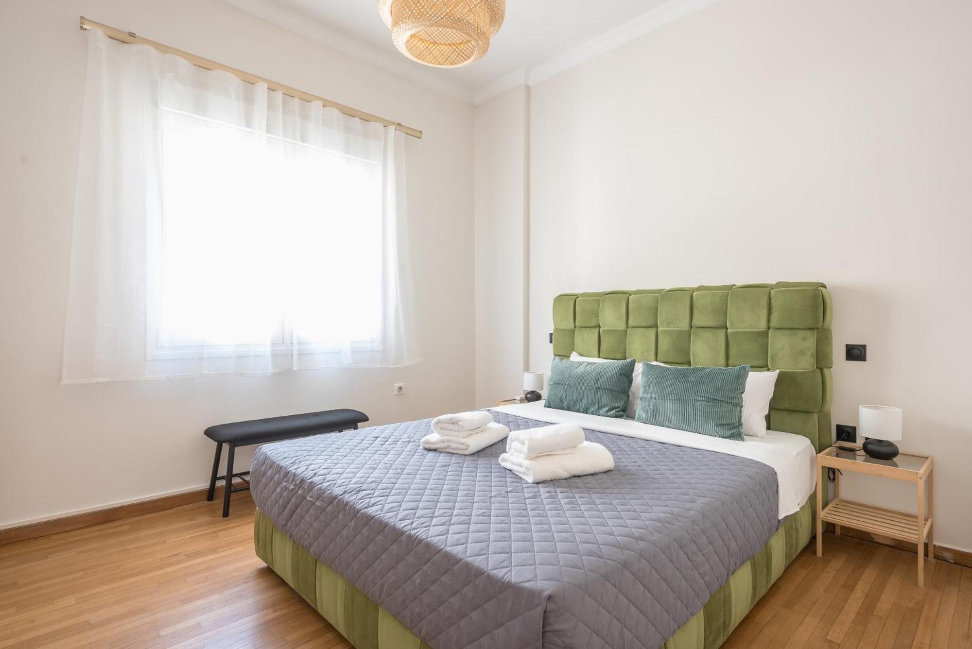 Stylish 2 Bd Urban Retreat Near Panormou Metro Apartment Athens Exterior photo